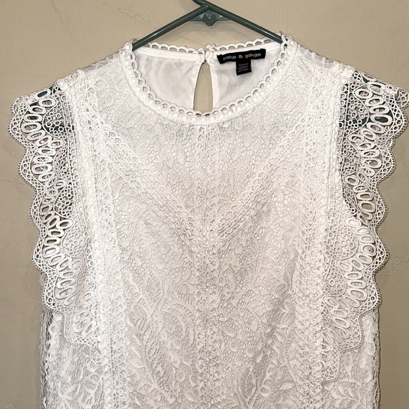 Cable & Gauge white lace overlay blouse cap sleeves Sz M - Picture 5 of 10
